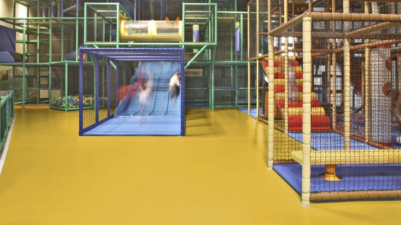 Gerflor DLW Colorette Sport Neocare 4 mm - 1001 Banana Yellow Linoleum Bahnenware